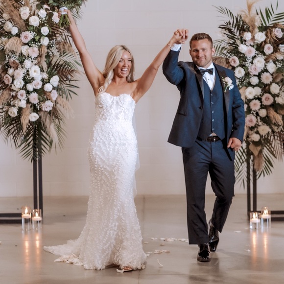 Posie Made with Love Wedding Dress - Picture 5 of 8